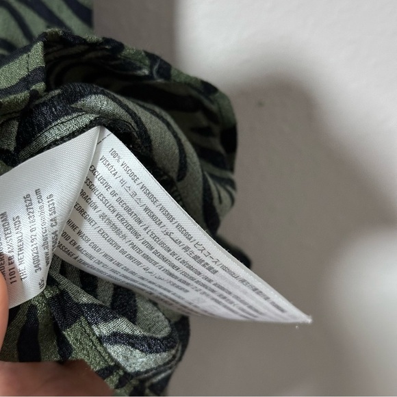 Hollister Women Stripes Green Top‎ size Small - Picture 4 of 7